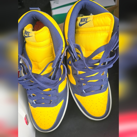 Nike Michigan Wolverine Dunk Hi  Blue and Yellow Sneakers Sz 9.5 Mens - Picture 5 of 6